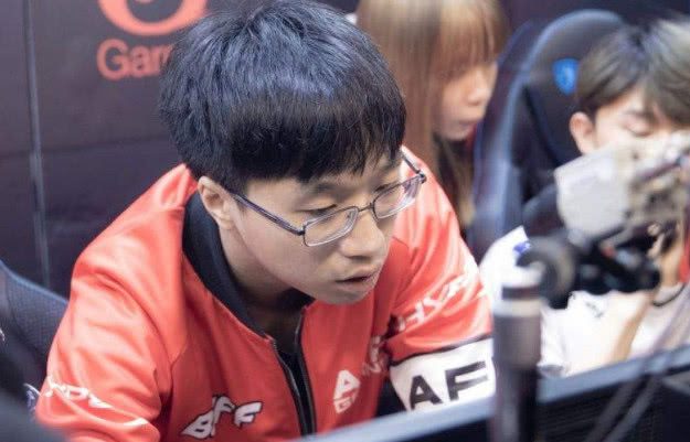 B8 晋级 PGL Masters 布加勒斯特 2025 季后赛，而 Fnatic 退出了比赛