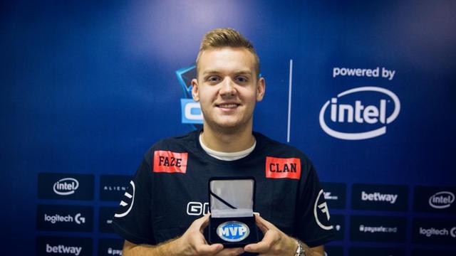 Burdol ：第一把应该发育一下，团战发挥不是很好