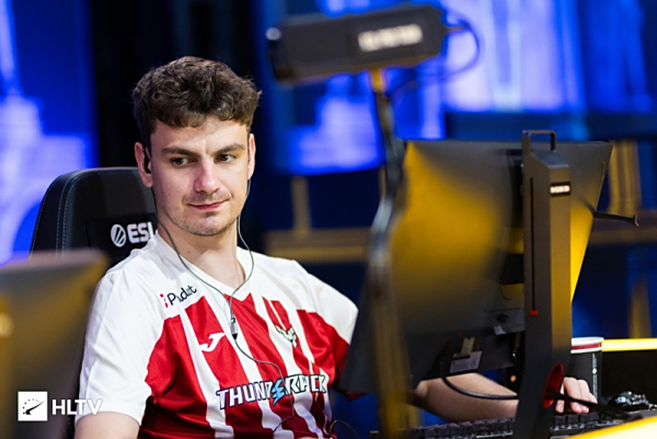 【战报】2025LPL春季赛TES 2-0 WE，TES锁定常规赛第三