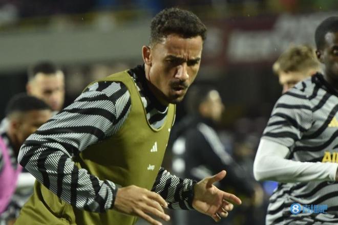 Valve 发布了 1.1 GB 的补丁，修复了 Ancient 和 Train 上的移动和碰撞更新